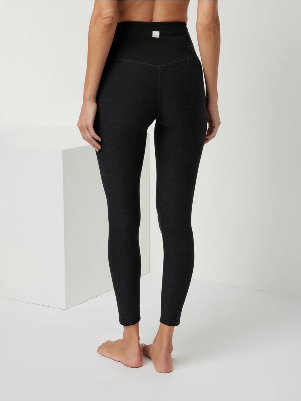 Vuori Women’s Black Clean Elevation Leggings - Picture 2 of 11